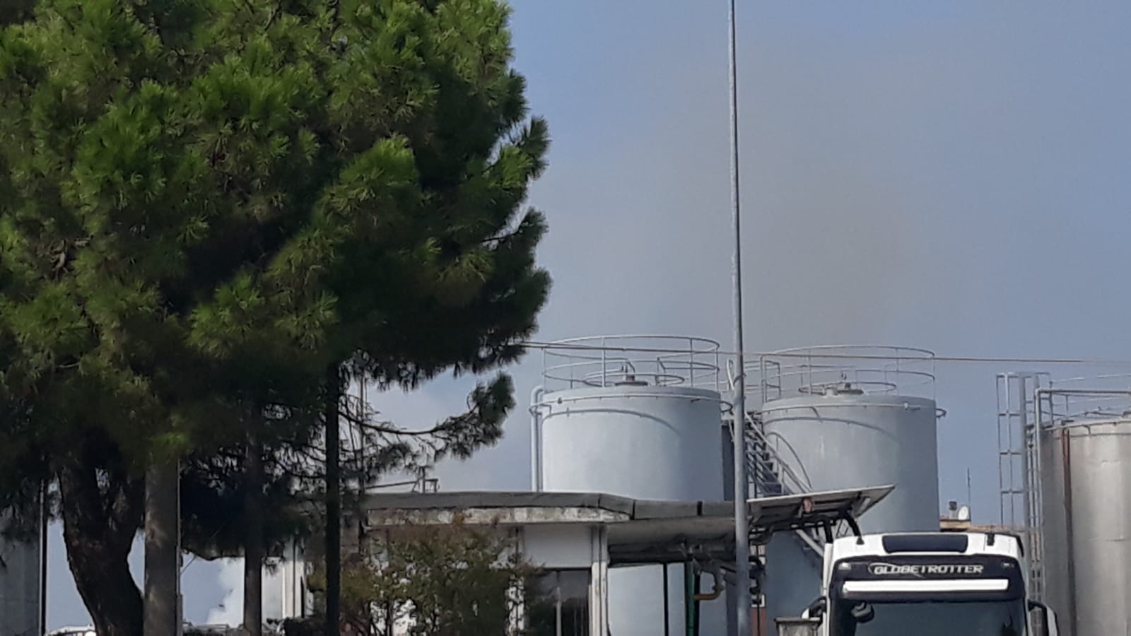 Informazione alla cittadinanza: colonna di fumo al deposito carburanti